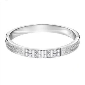 SWAROVSKI CRYSTAL ETHIC SILVER BANGLE BRACELET (size: medium)